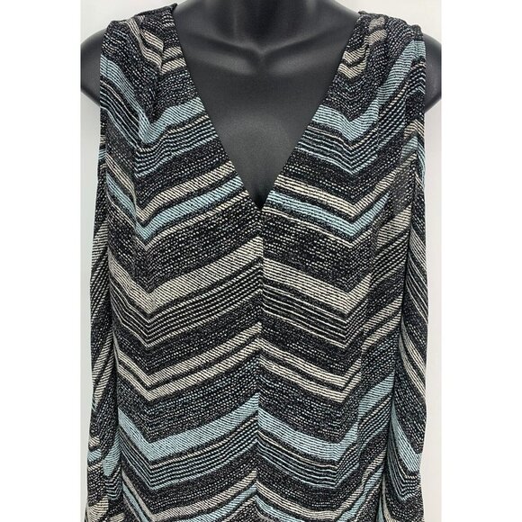 Torrid Women Top Size 1 1X Plus Chevron Sleeveless V Neck Hi Low Hem Pullover - Picture 2 of 7
